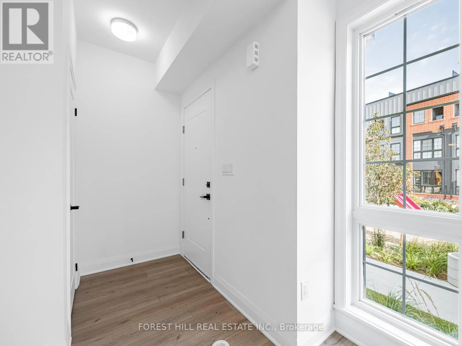 52 BURLEIGH MEWS