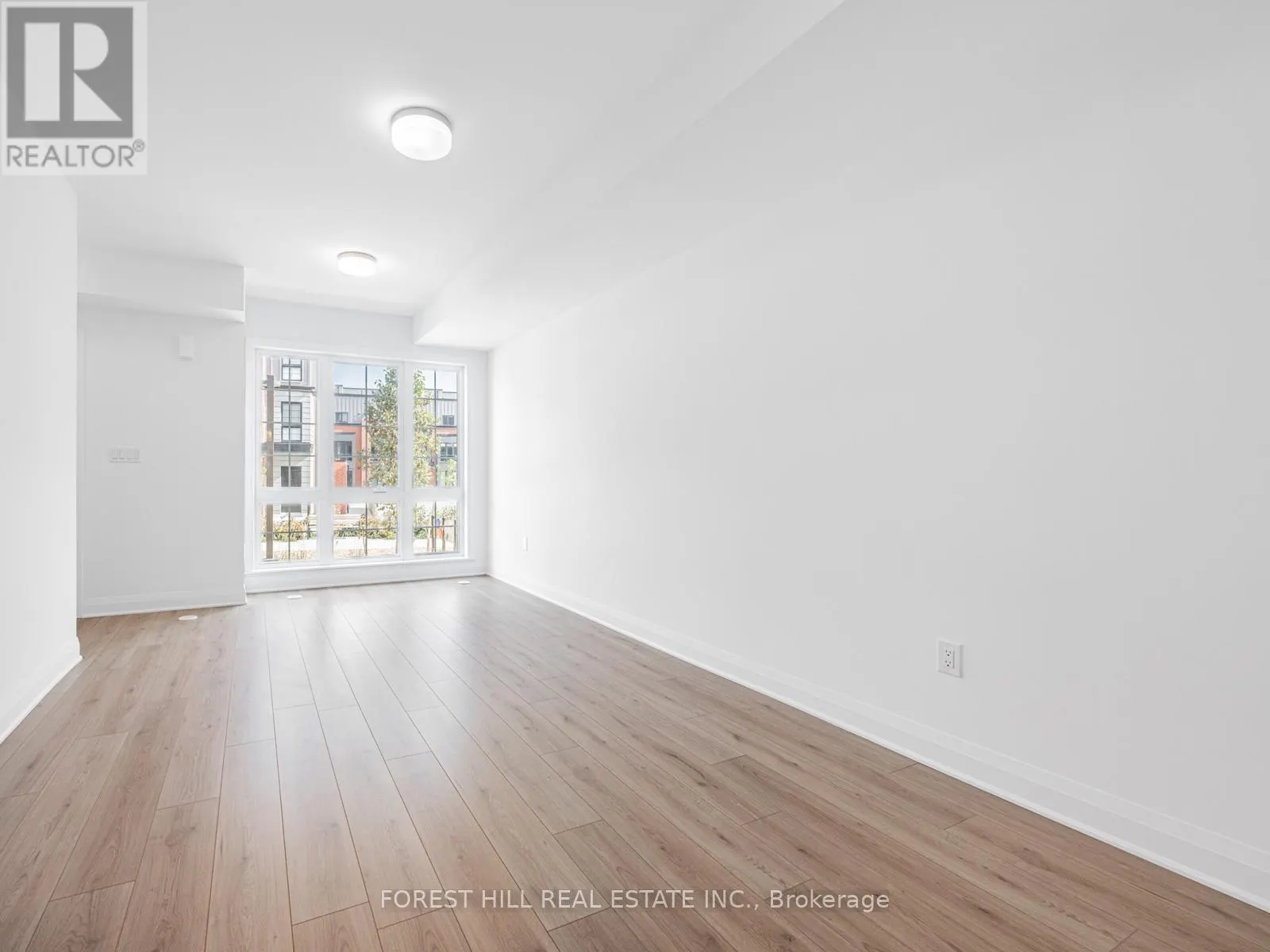 52 BURLEIGH MEWS