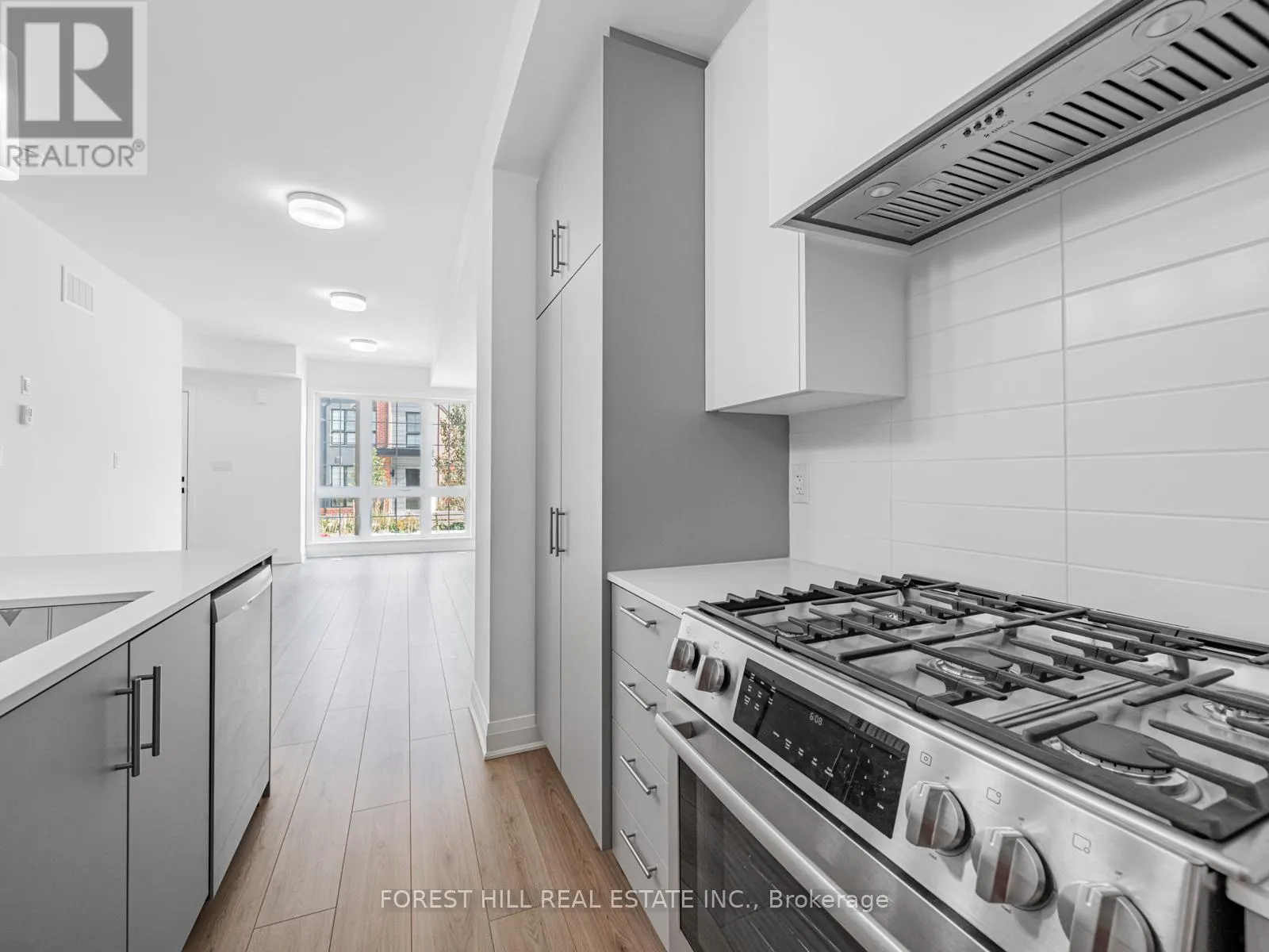52 BURLEIGH MEWS
