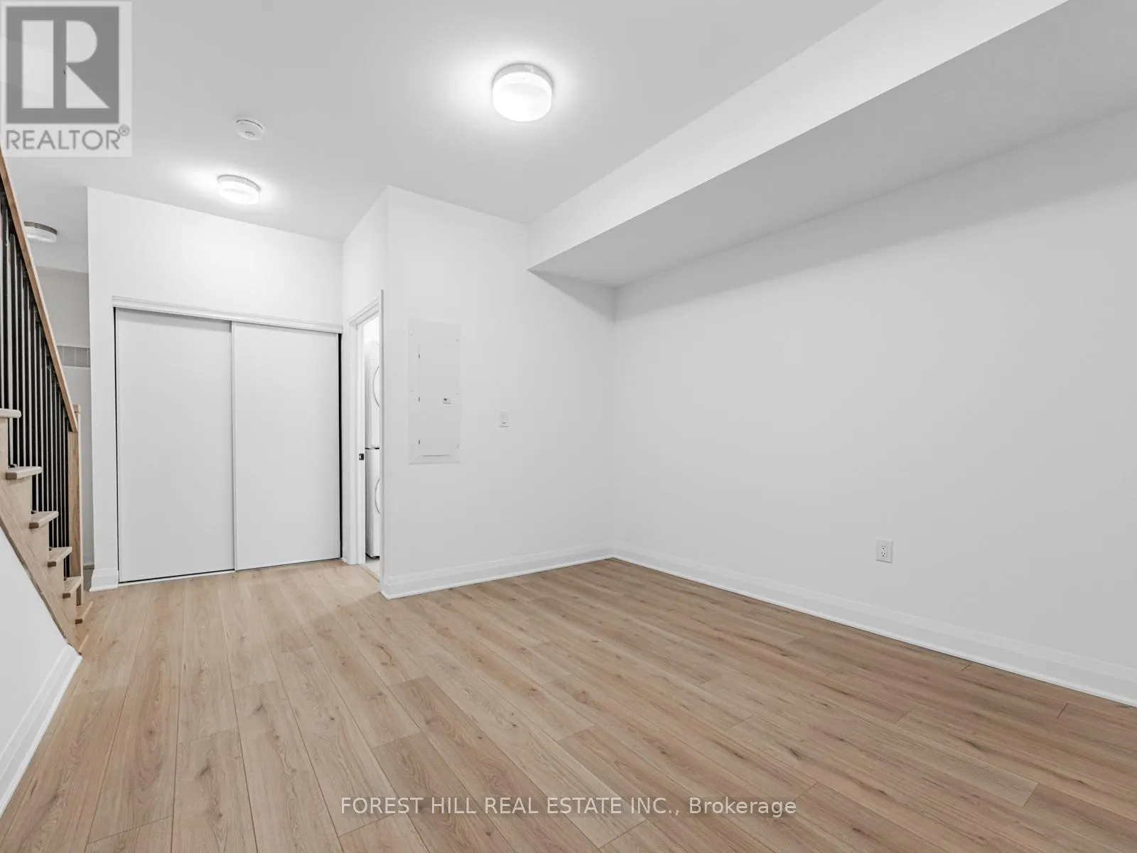 52 BURLEIGH MEWS