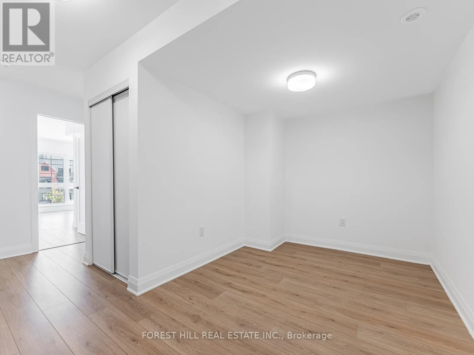 52 BURLEIGH MEWS