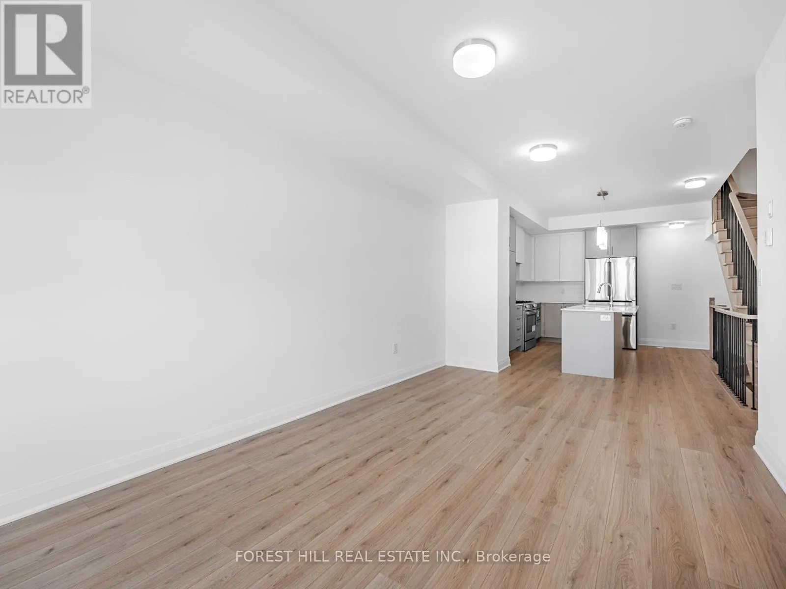 52 BURLEIGH MEWS