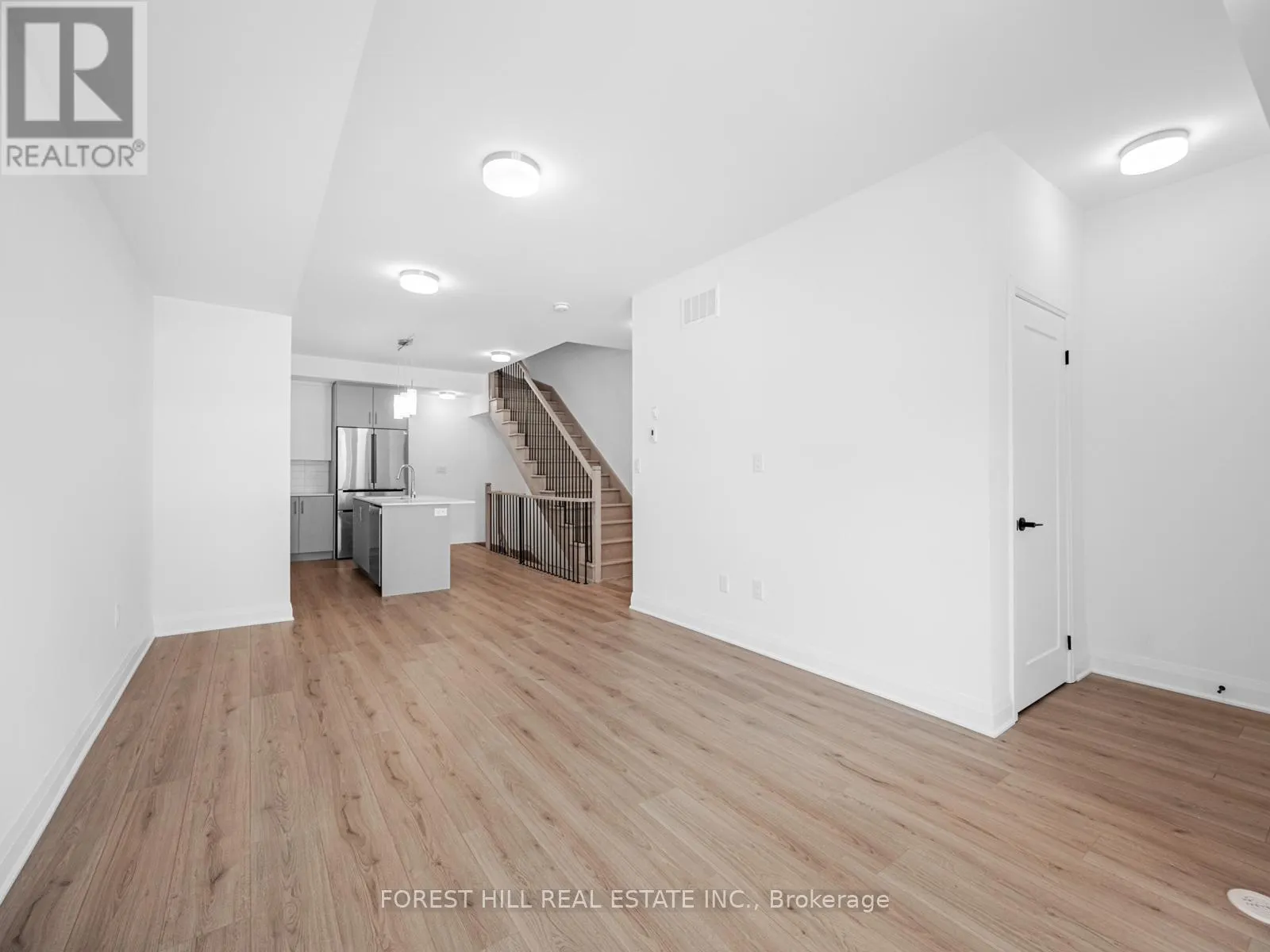 52 BURLEIGH MEWS