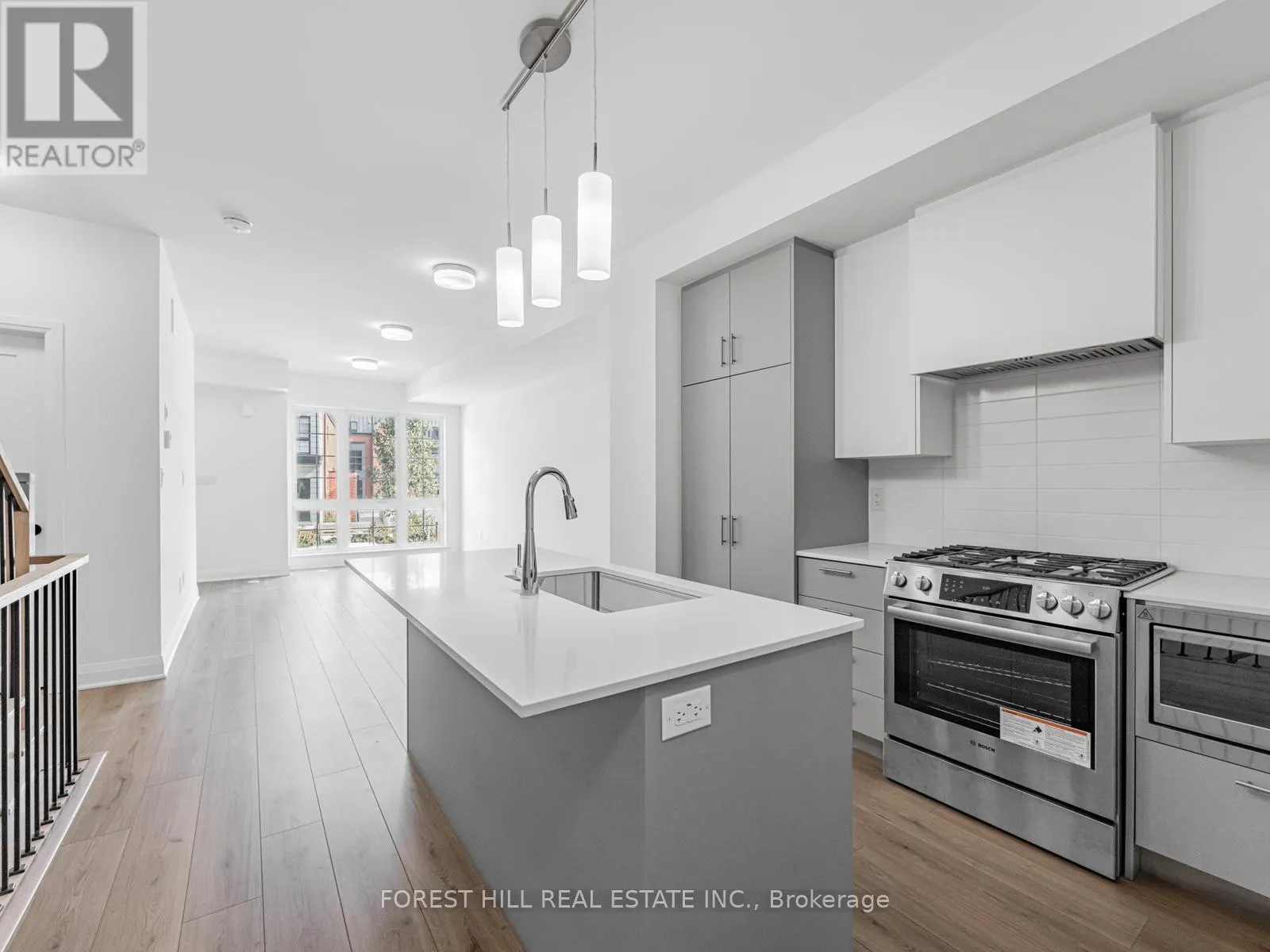 52 BURLEIGH MEWS
