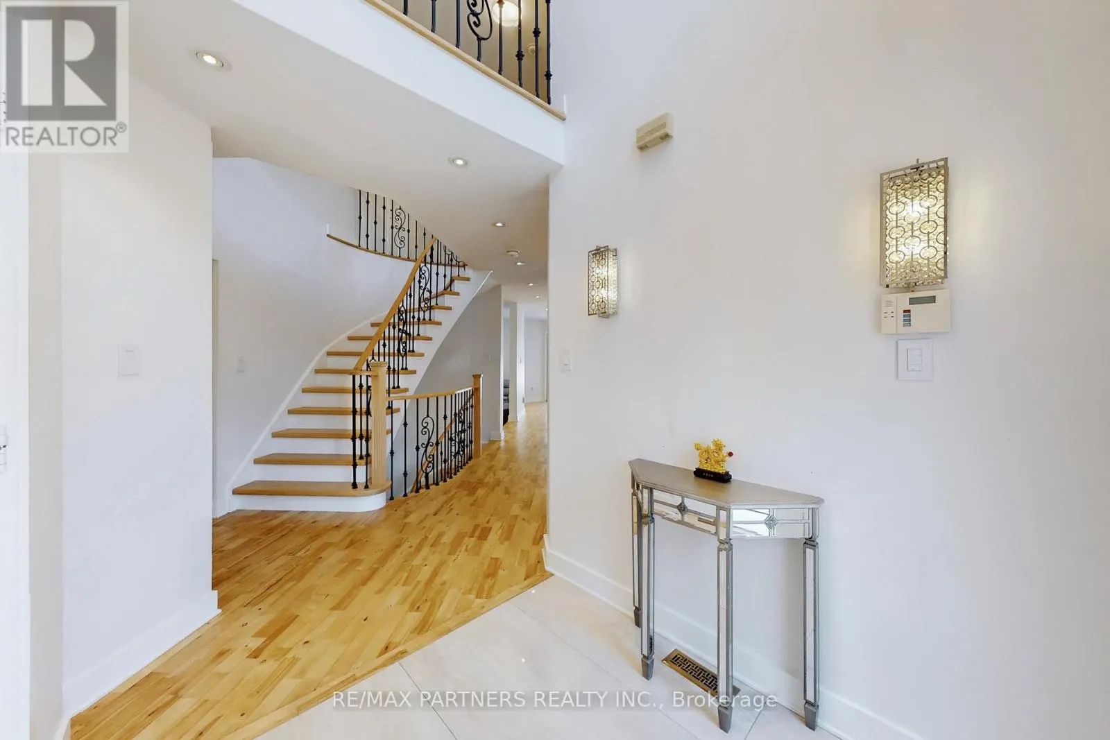 26 SANDFIELD DRIVE