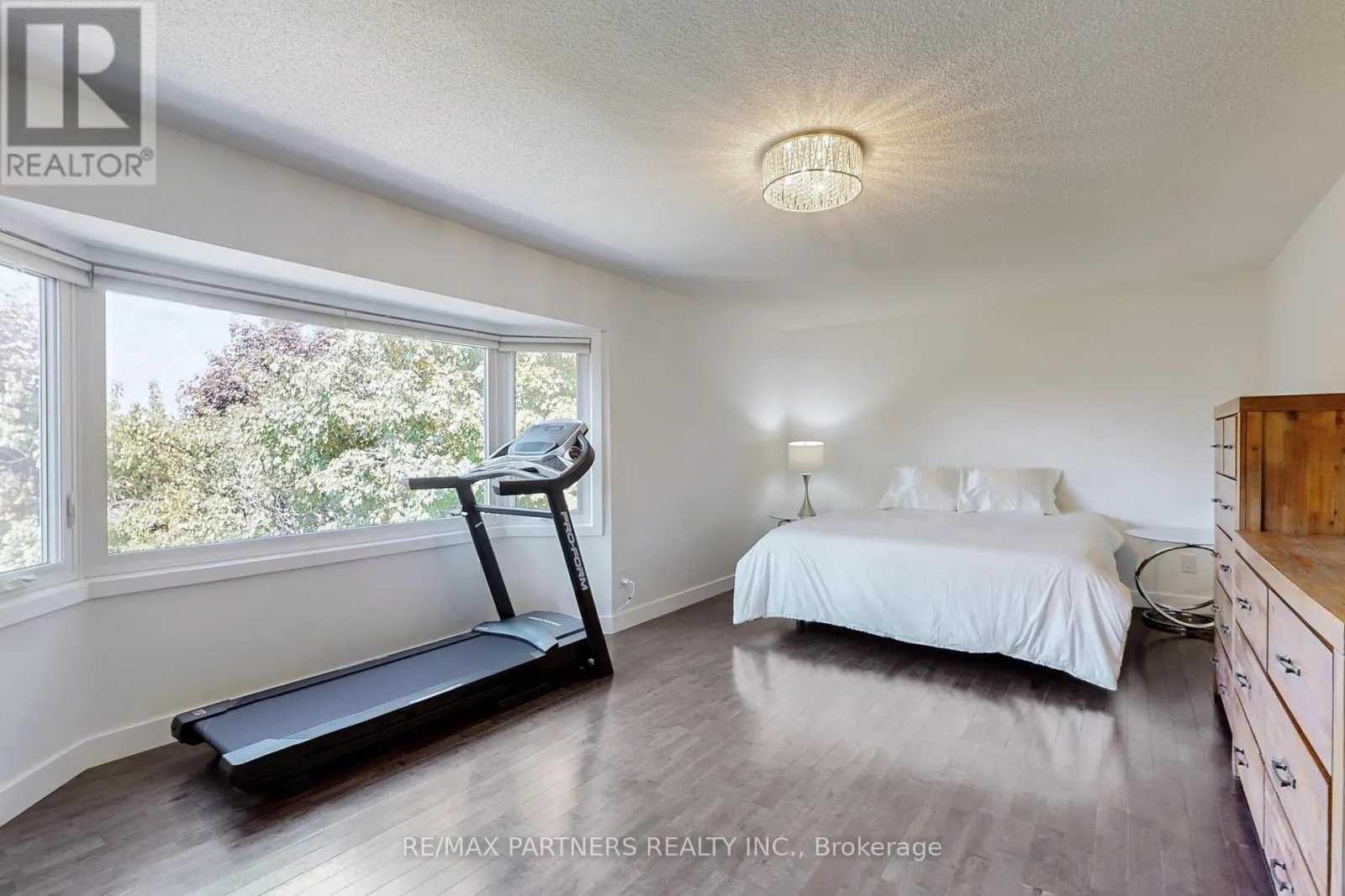 26 SANDFIELD DRIVE