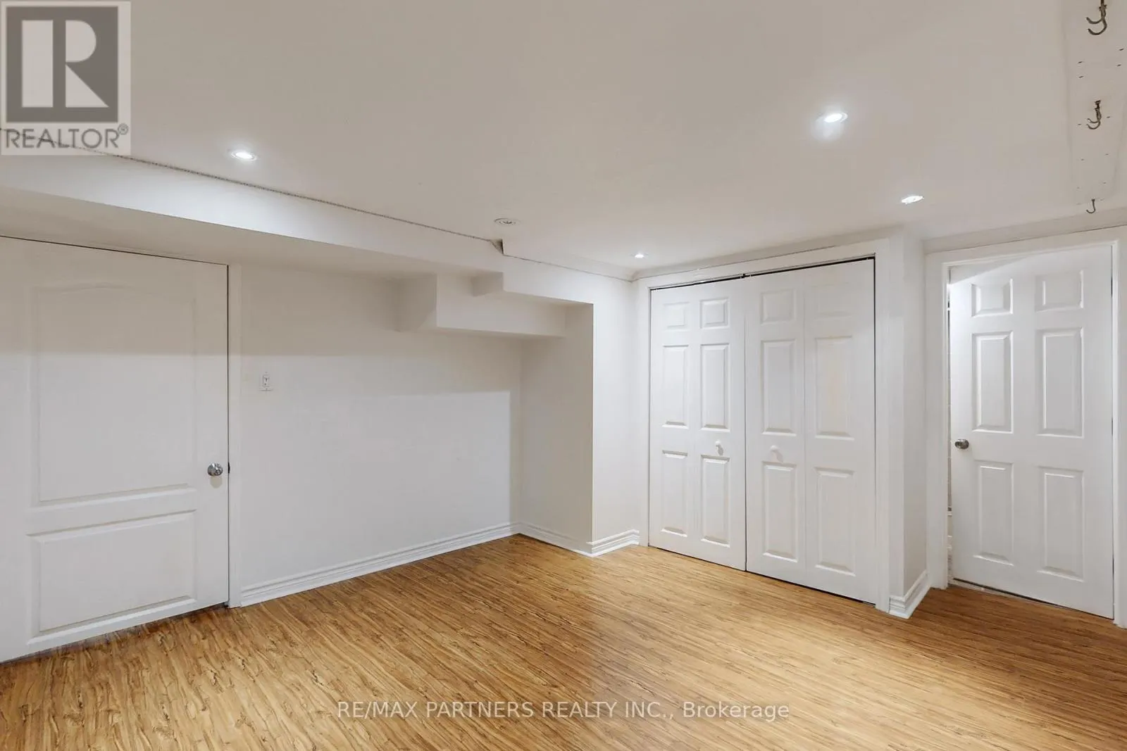 26 SANDFIELD DRIVE