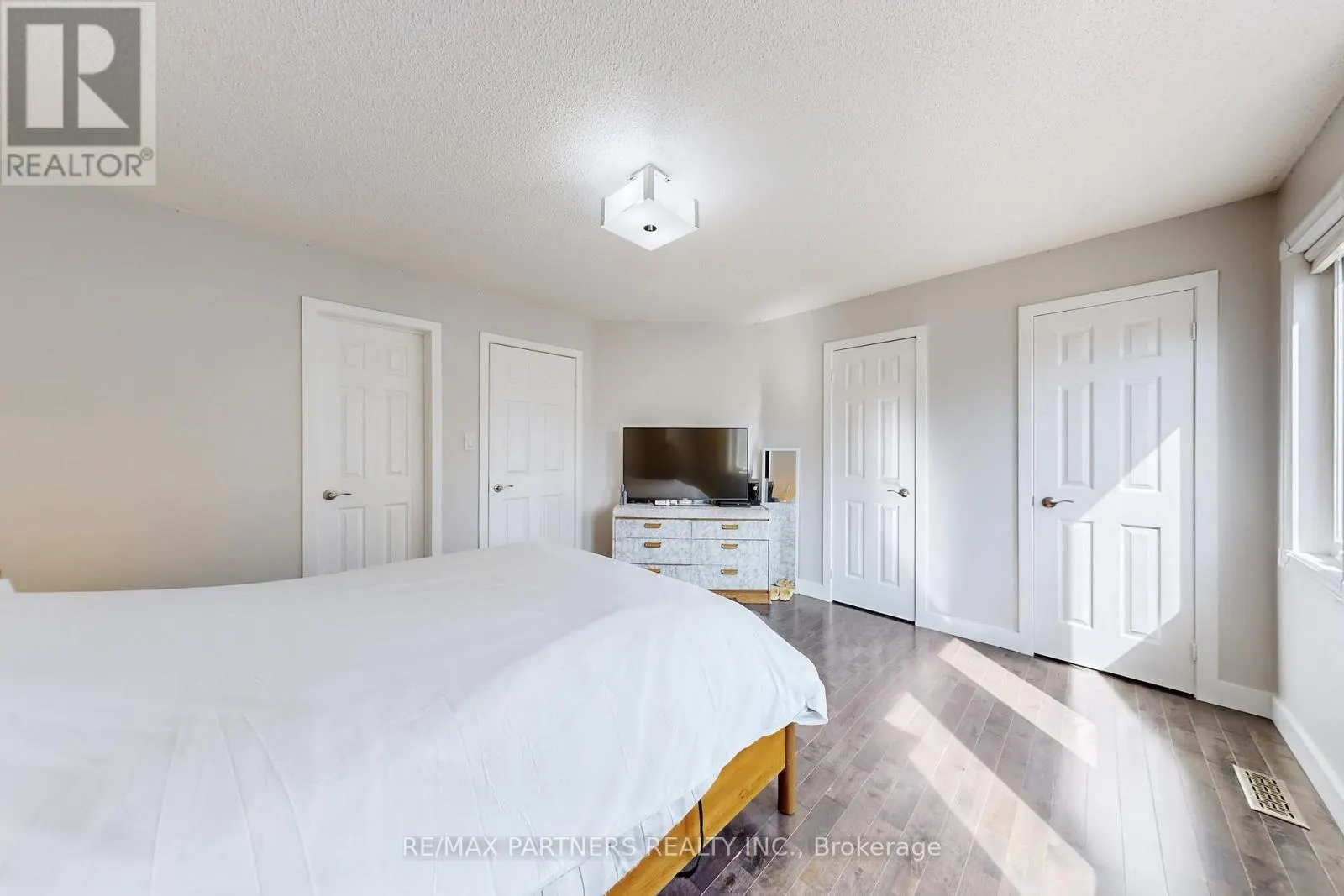 26 SANDFIELD DRIVE