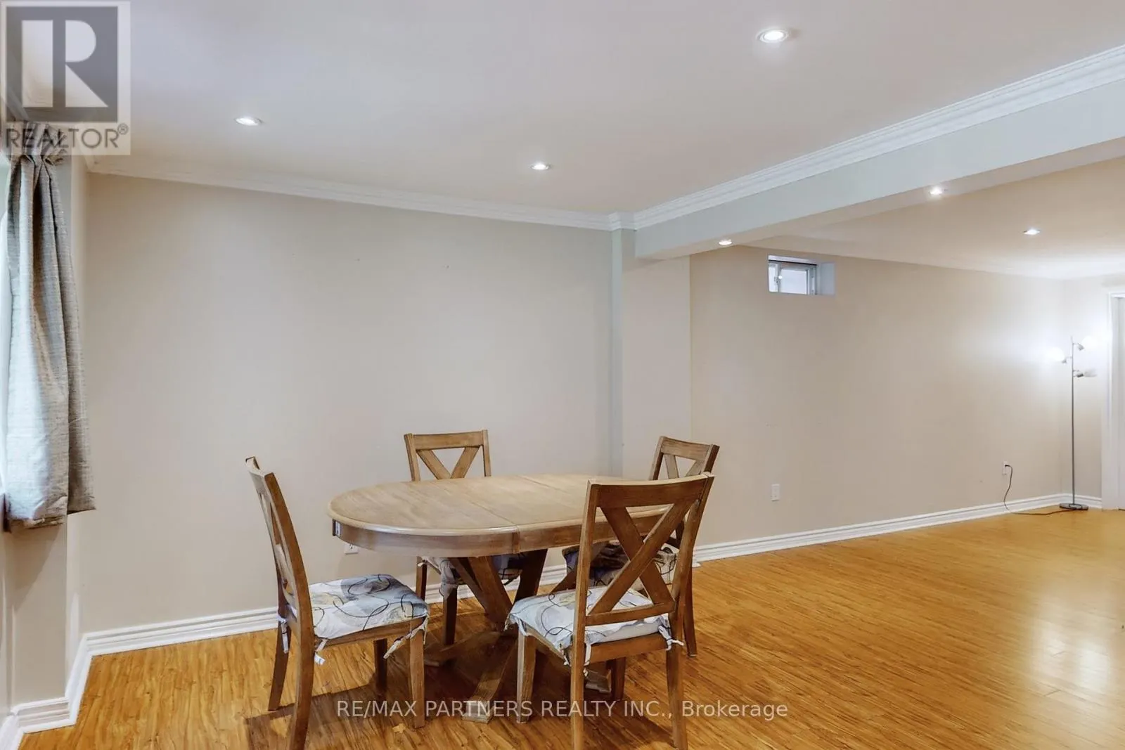 26 SANDFIELD DRIVE