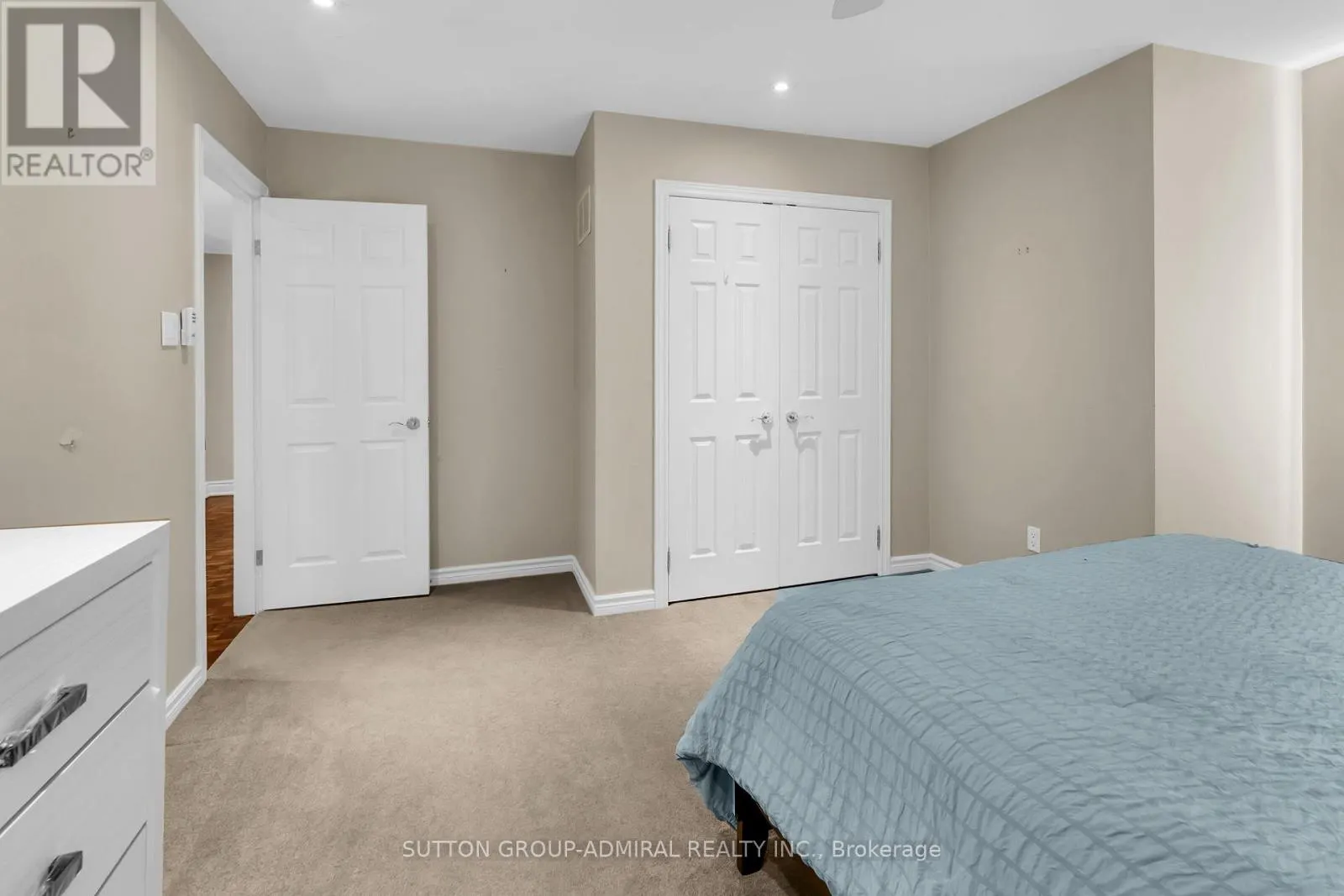 25 GRENADIER CRESCENT