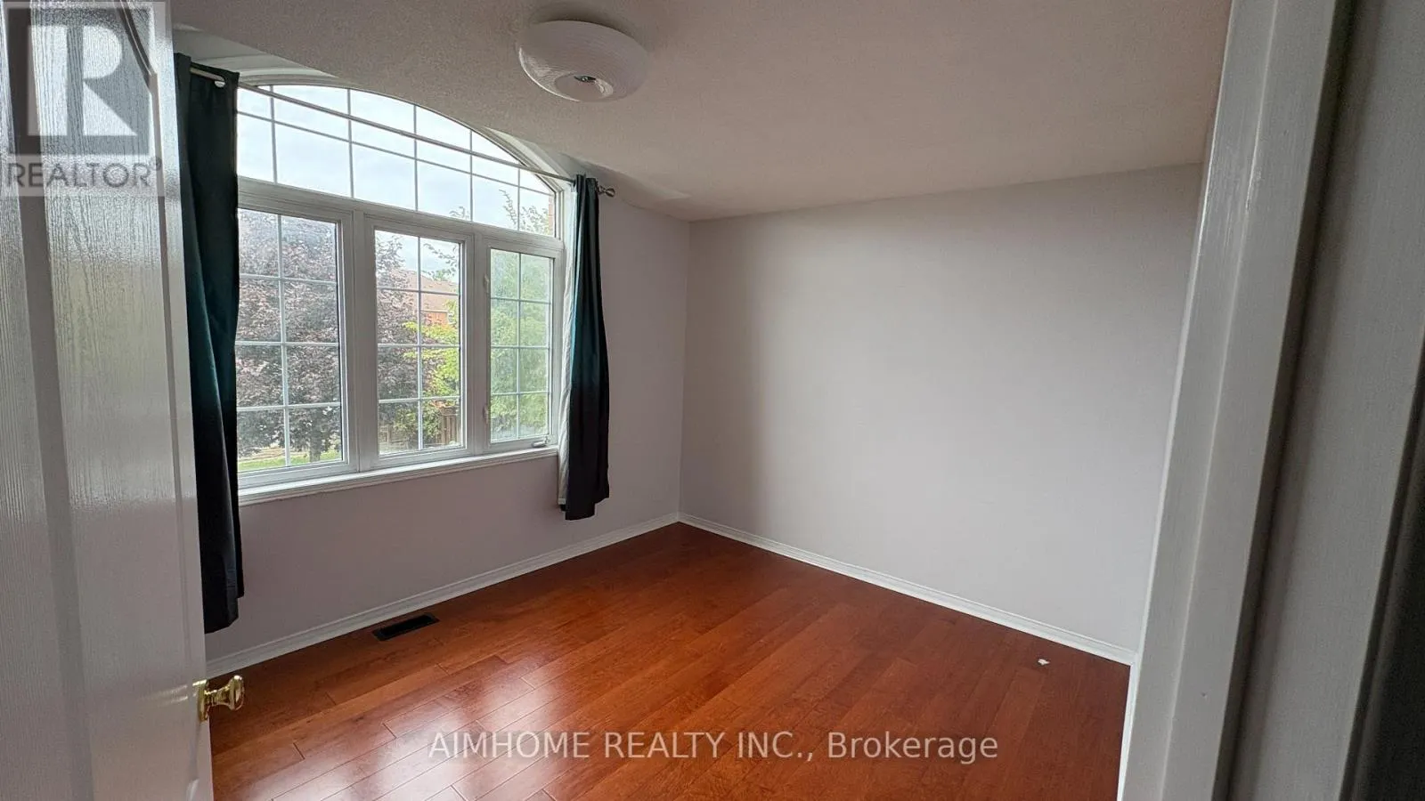 90 BRIARHALL CRESCENT