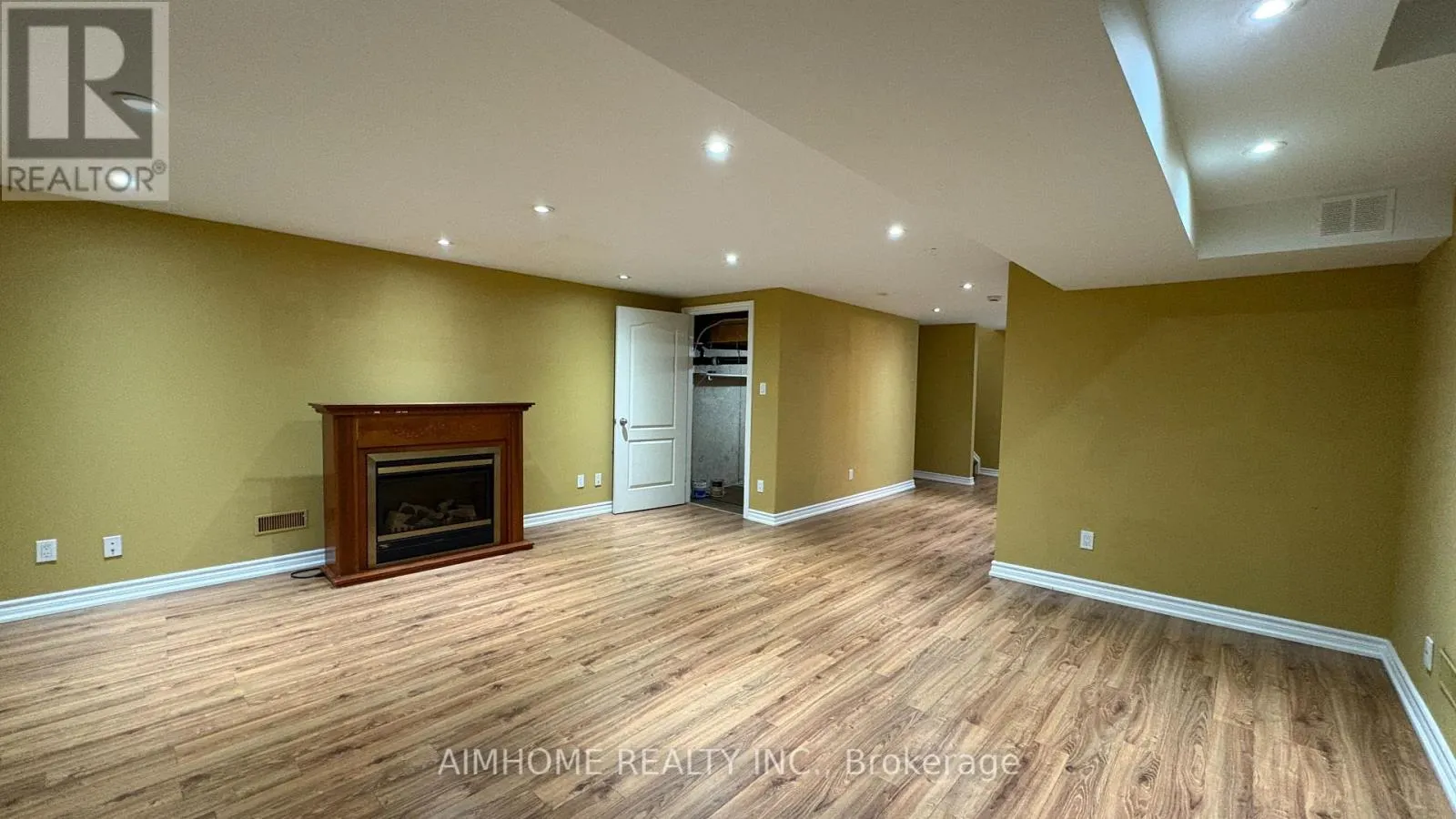 90 BRIARHALL CRESCENT