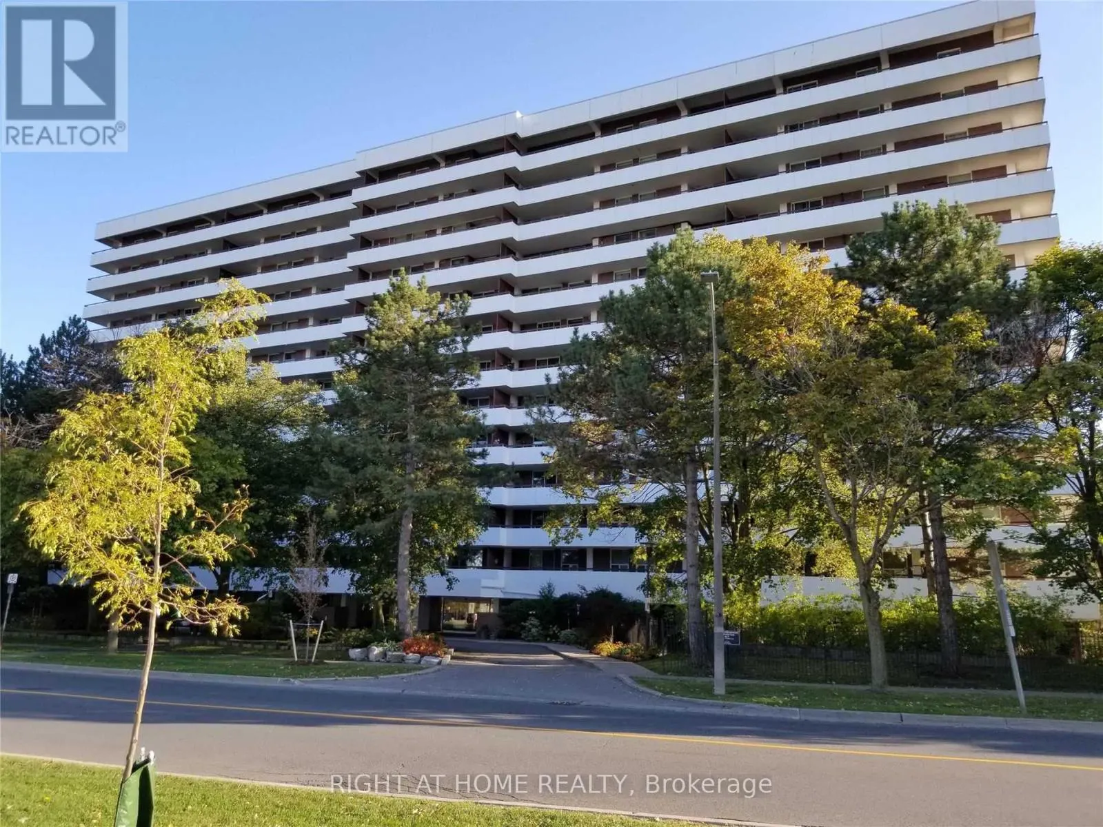 1107 - 1 ROYAL ORCHARD BOULEVARD