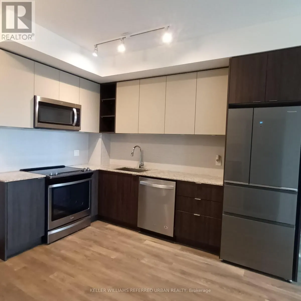221 - 100 EAGLE ROCK WAY