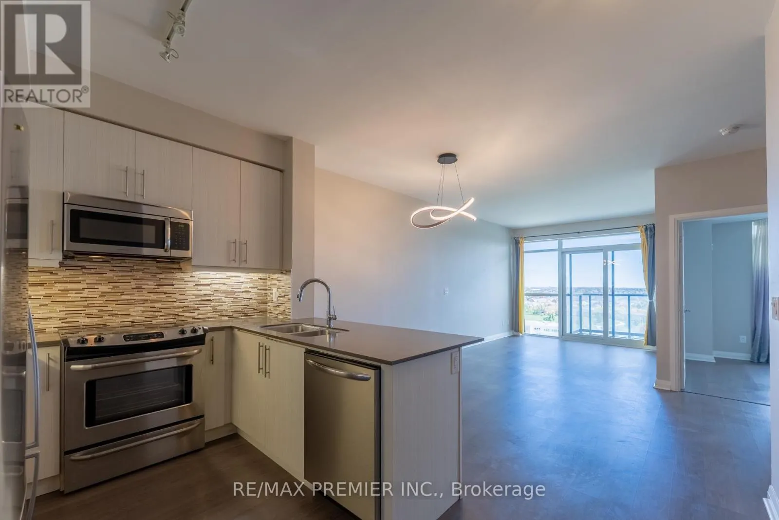1401 - 55 ONEIDA CRESCENT