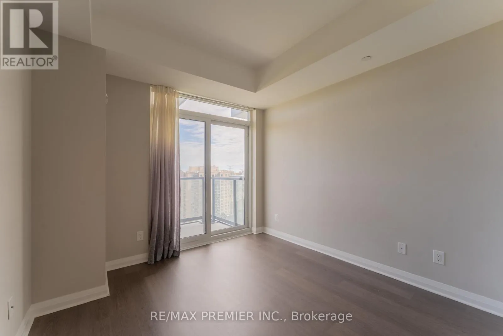 1401 - 55 ONEIDA CRESCENT