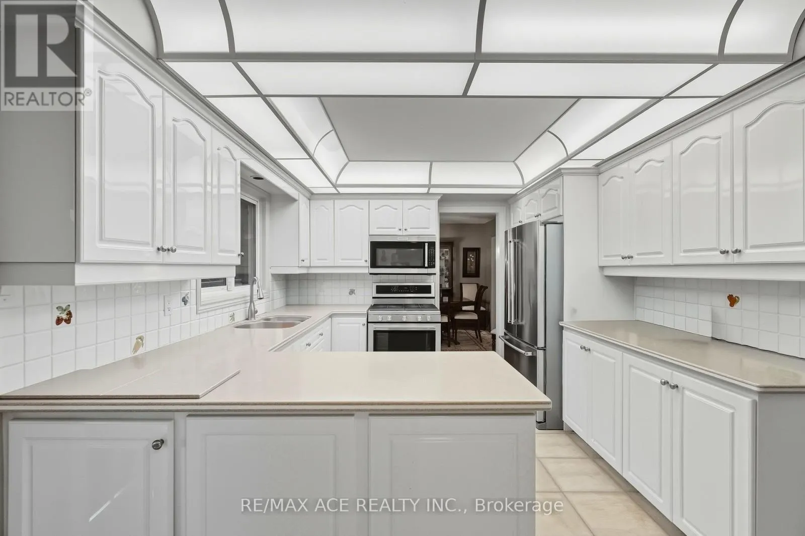 17 BLACK WILLOW COURT