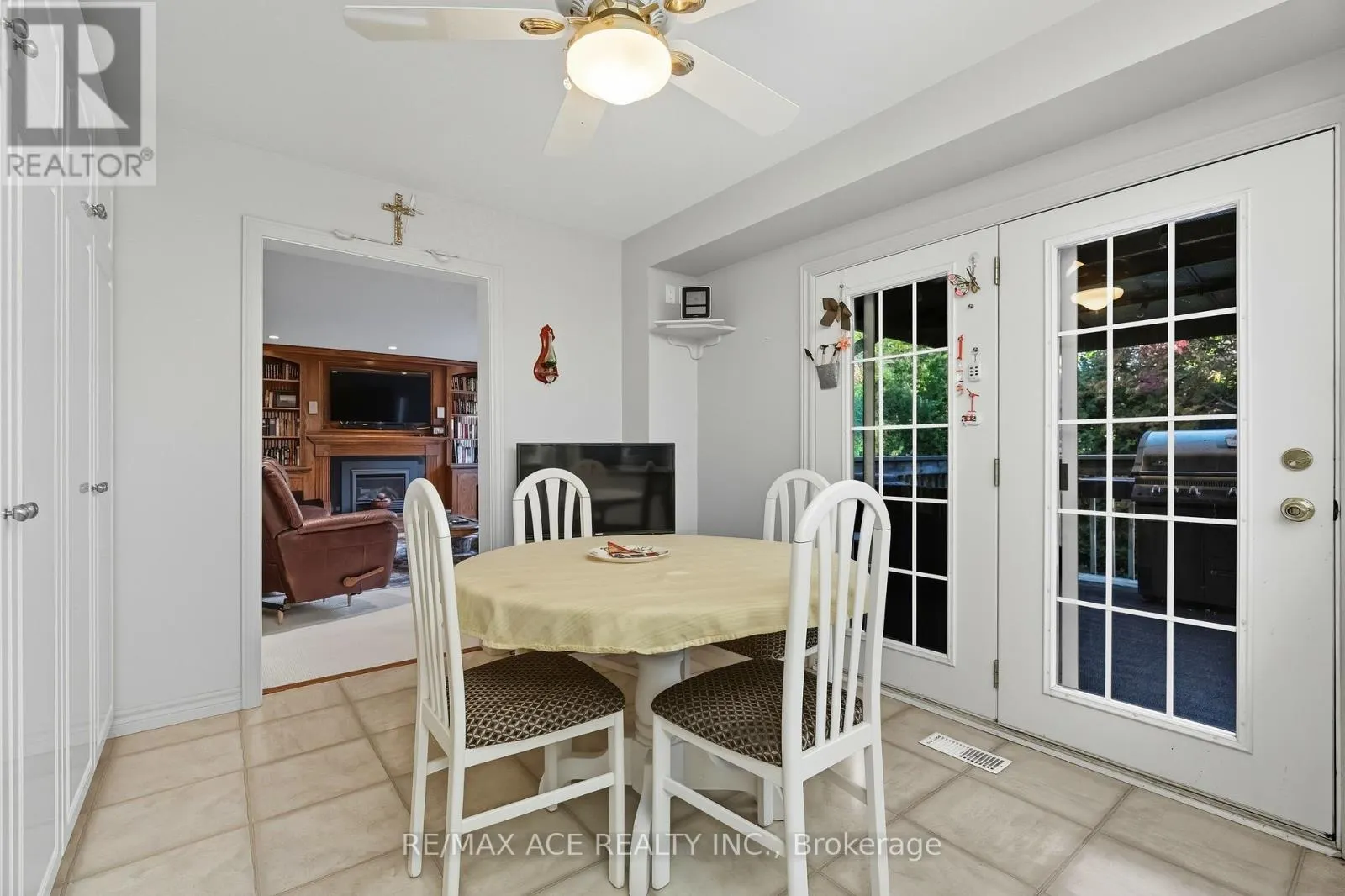 17 BLACK WILLOW COURT