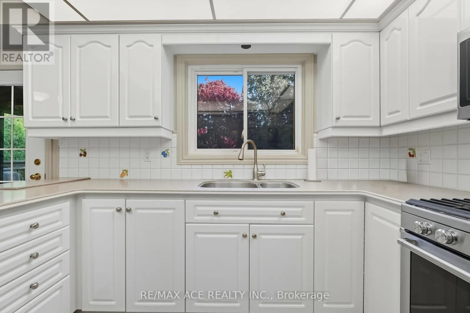 17 BLACK WILLOW COURT
