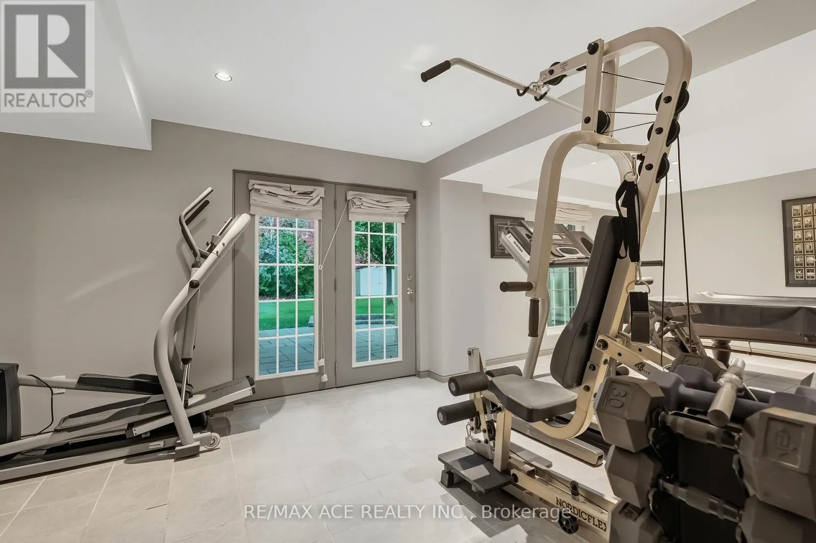 17 BLACK WILLOW COURT