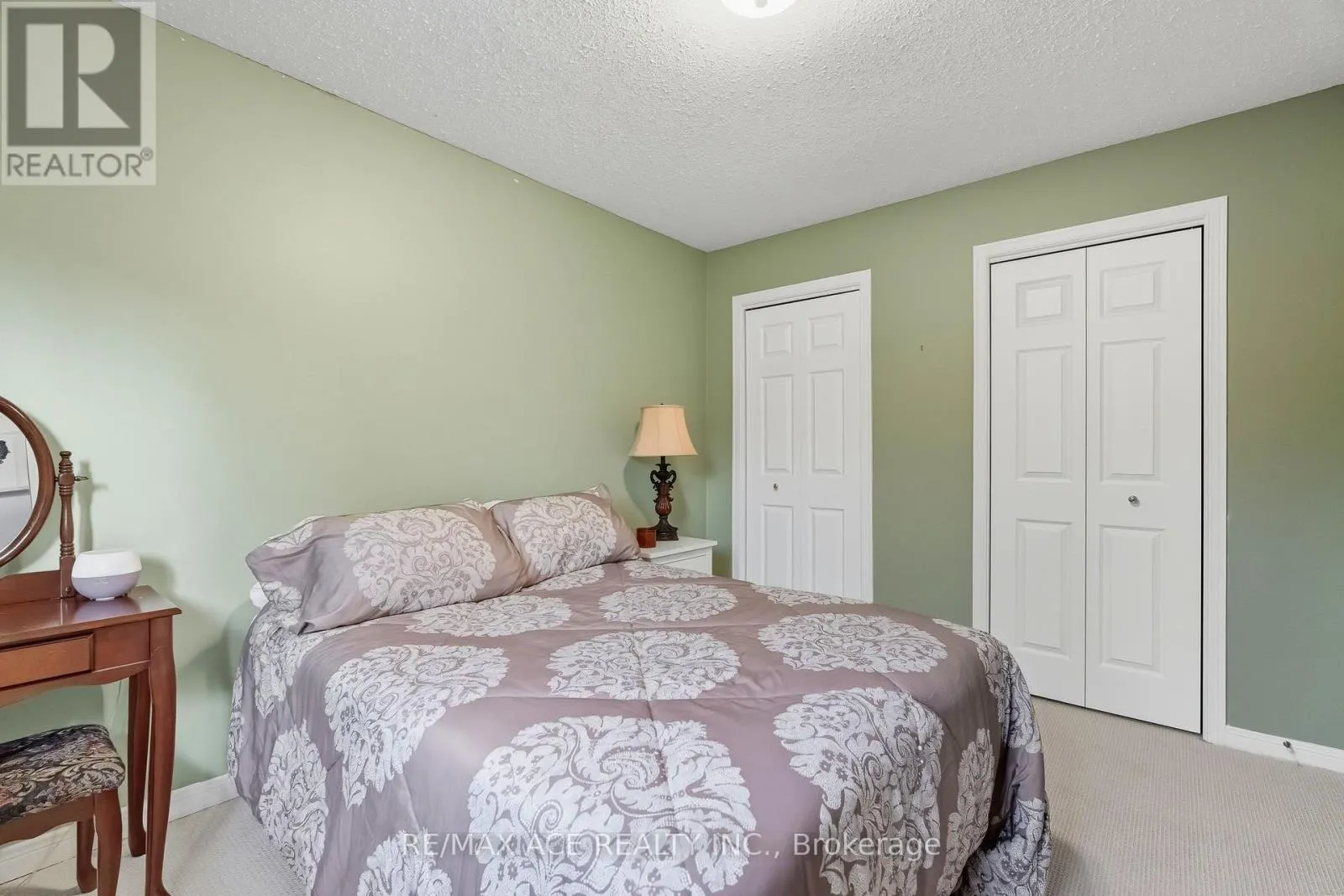 17 BLACK WILLOW COURT