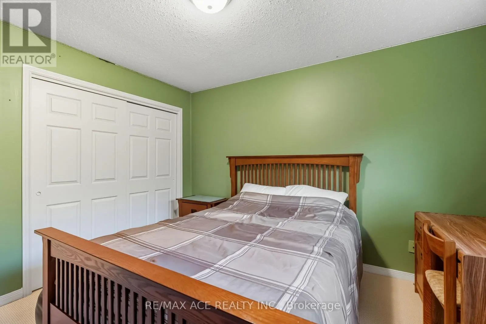 17 BLACK WILLOW COURT