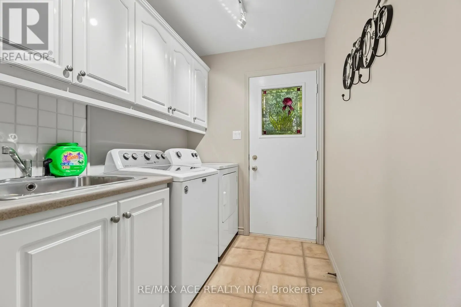 17 BLACK WILLOW COURT