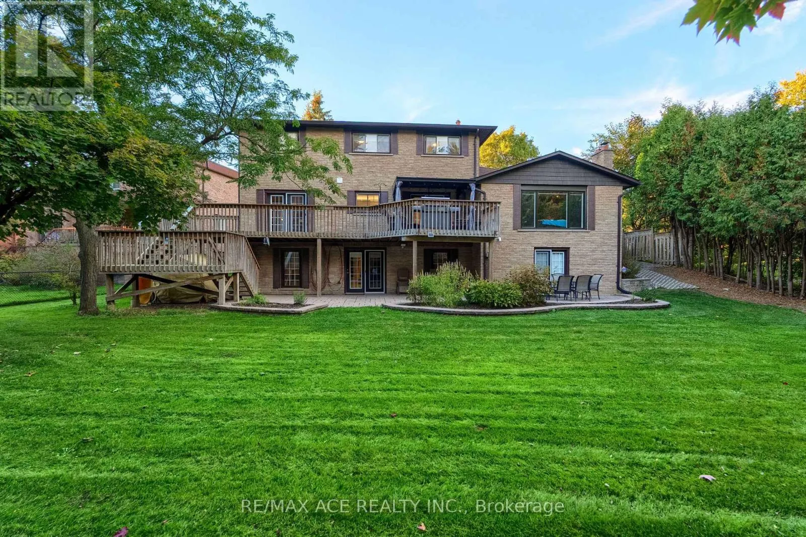 17 BLACK WILLOW COURT