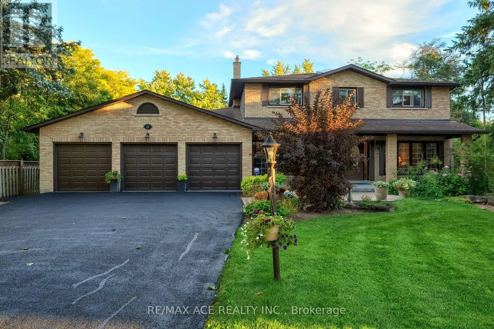 17 BLACK WILLOW COURT