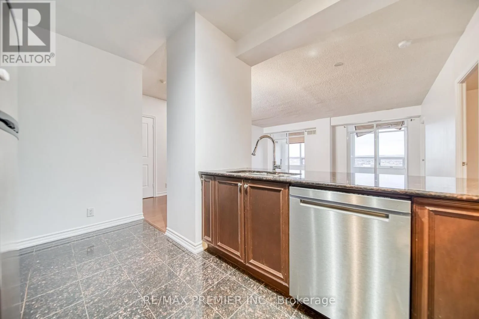 1201 - 9235 JANE STREET