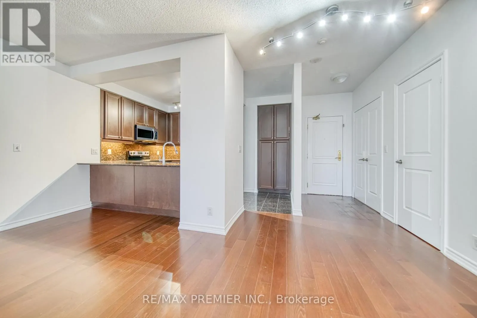 1201 - 9235 JANE STREET