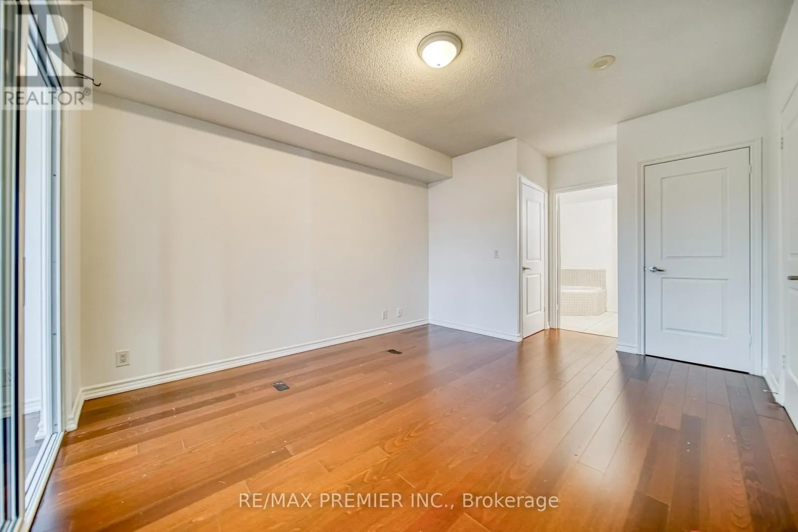 1201 - 9235 JANE STREET