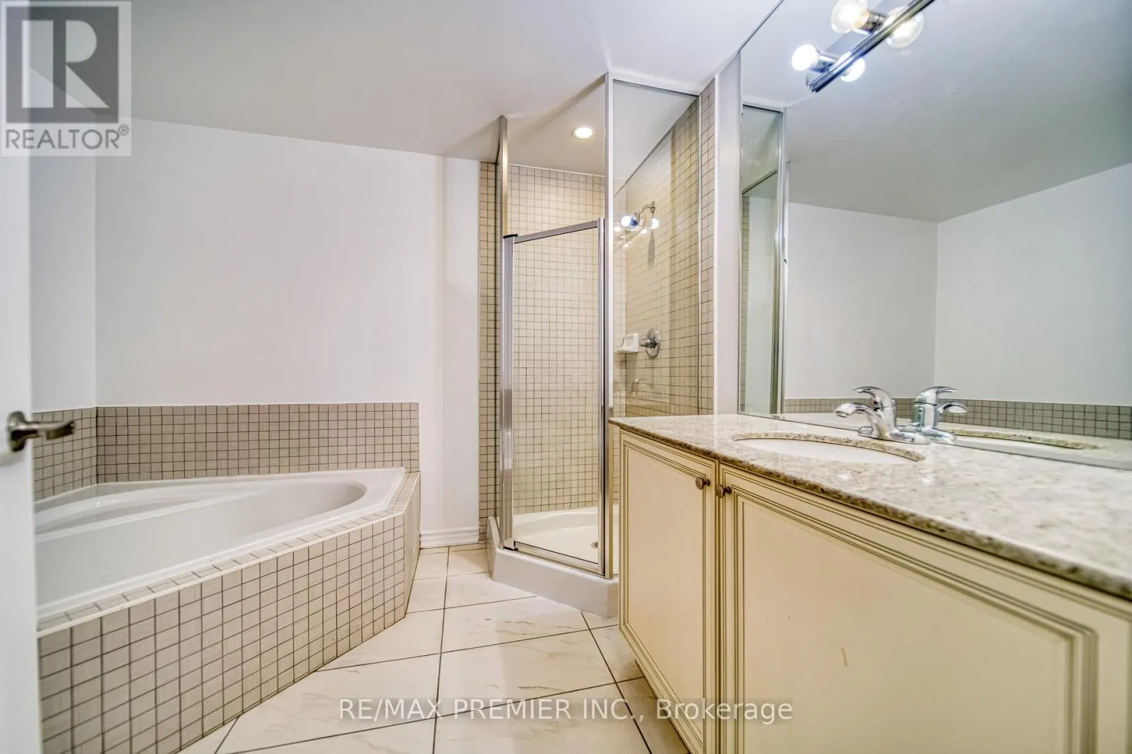 1201 - 9235 JANE STREET