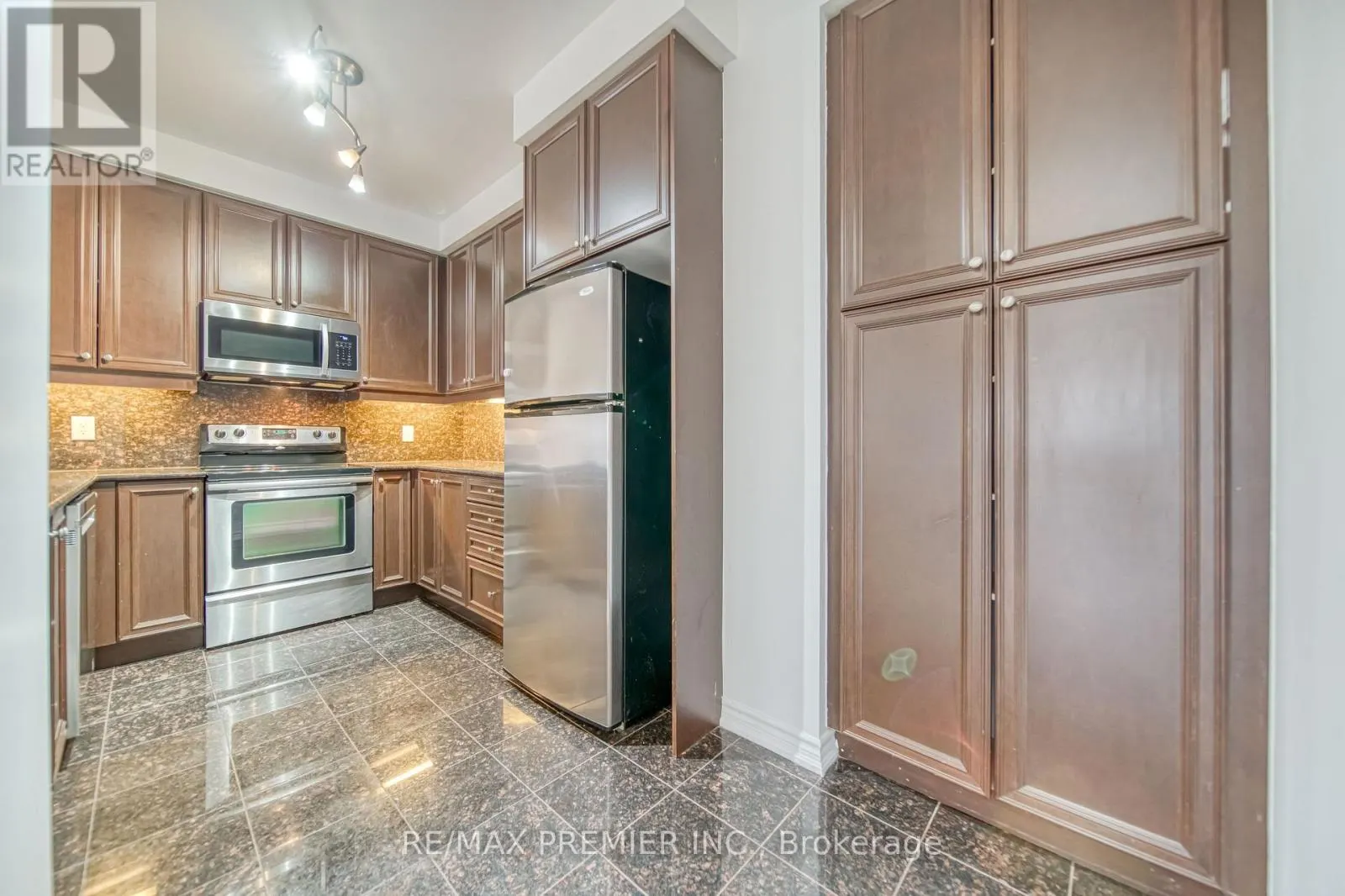 1201 - 9235 JANE STREET
