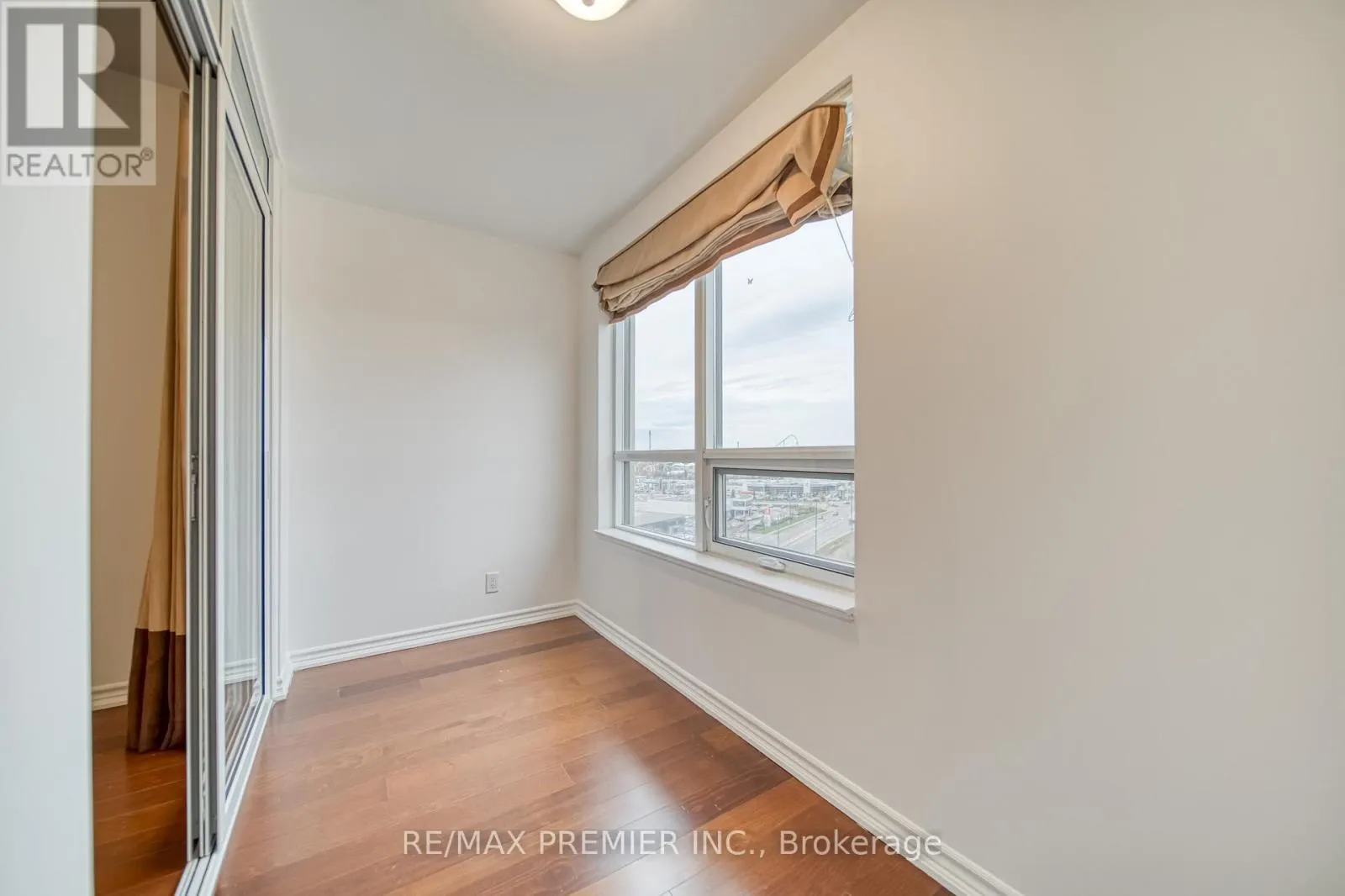 1201 - 9235 JANE STREET