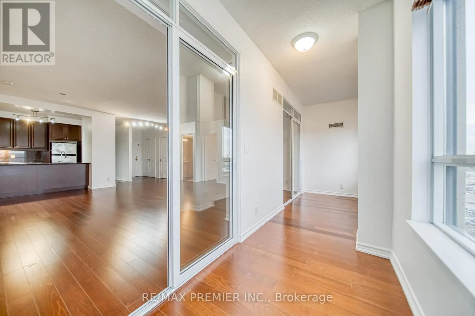 1201 - 9235 JANE STREET