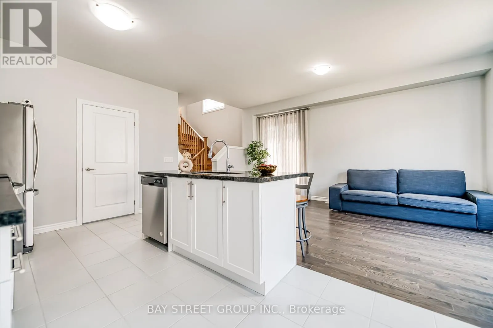 32 JESSICA ANTONELLA STREET