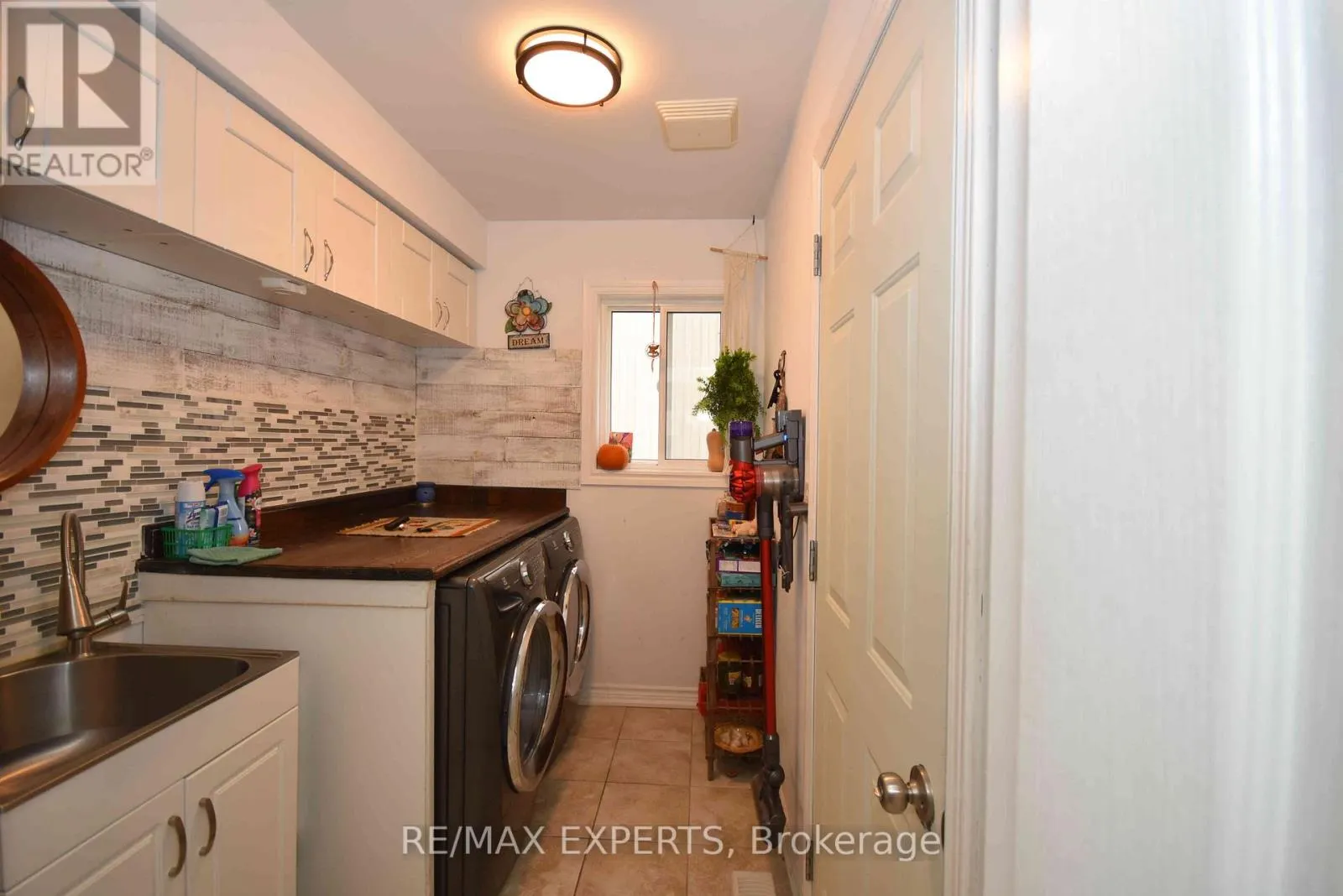 136 DONALD STEWART CRESCENT