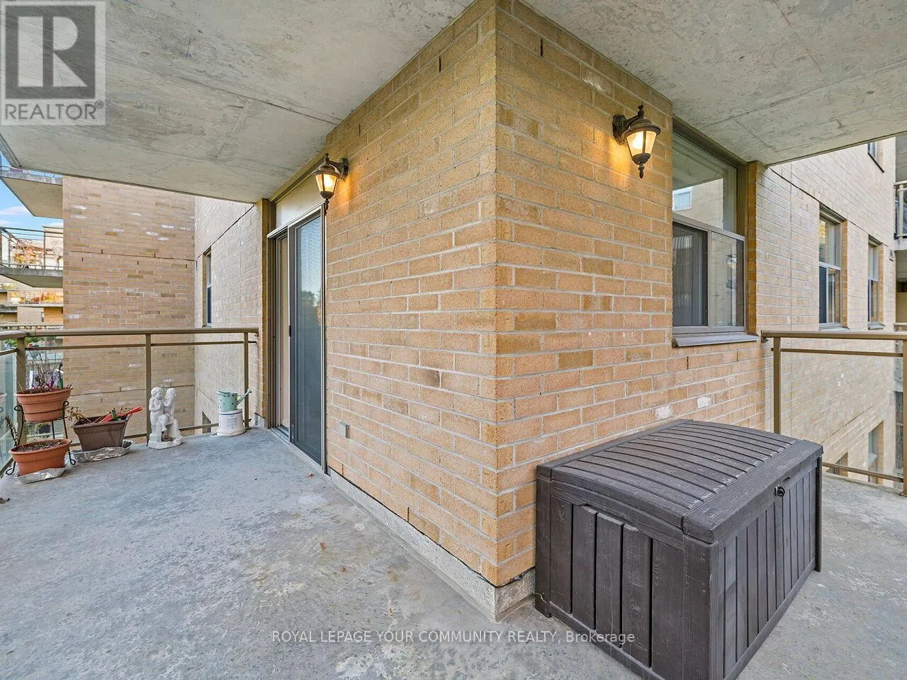 202 - 2506 RUTHERFORD ROAD