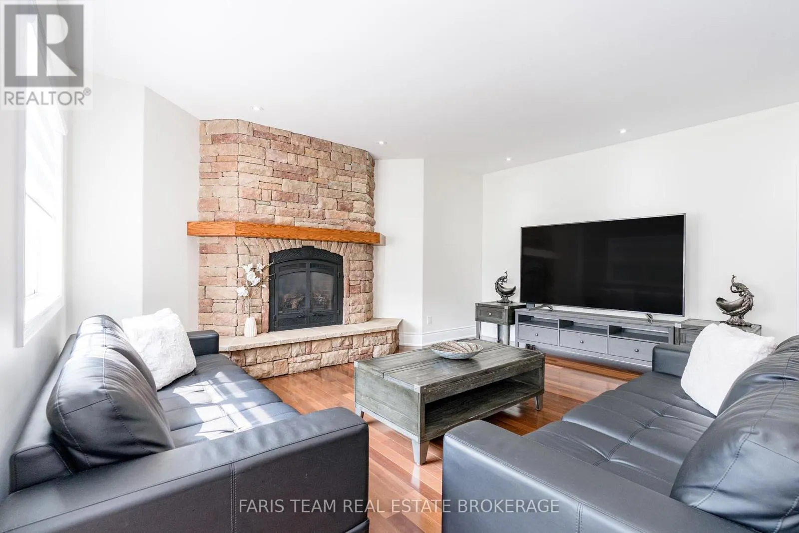 39 VANDERPOST CRESCENT