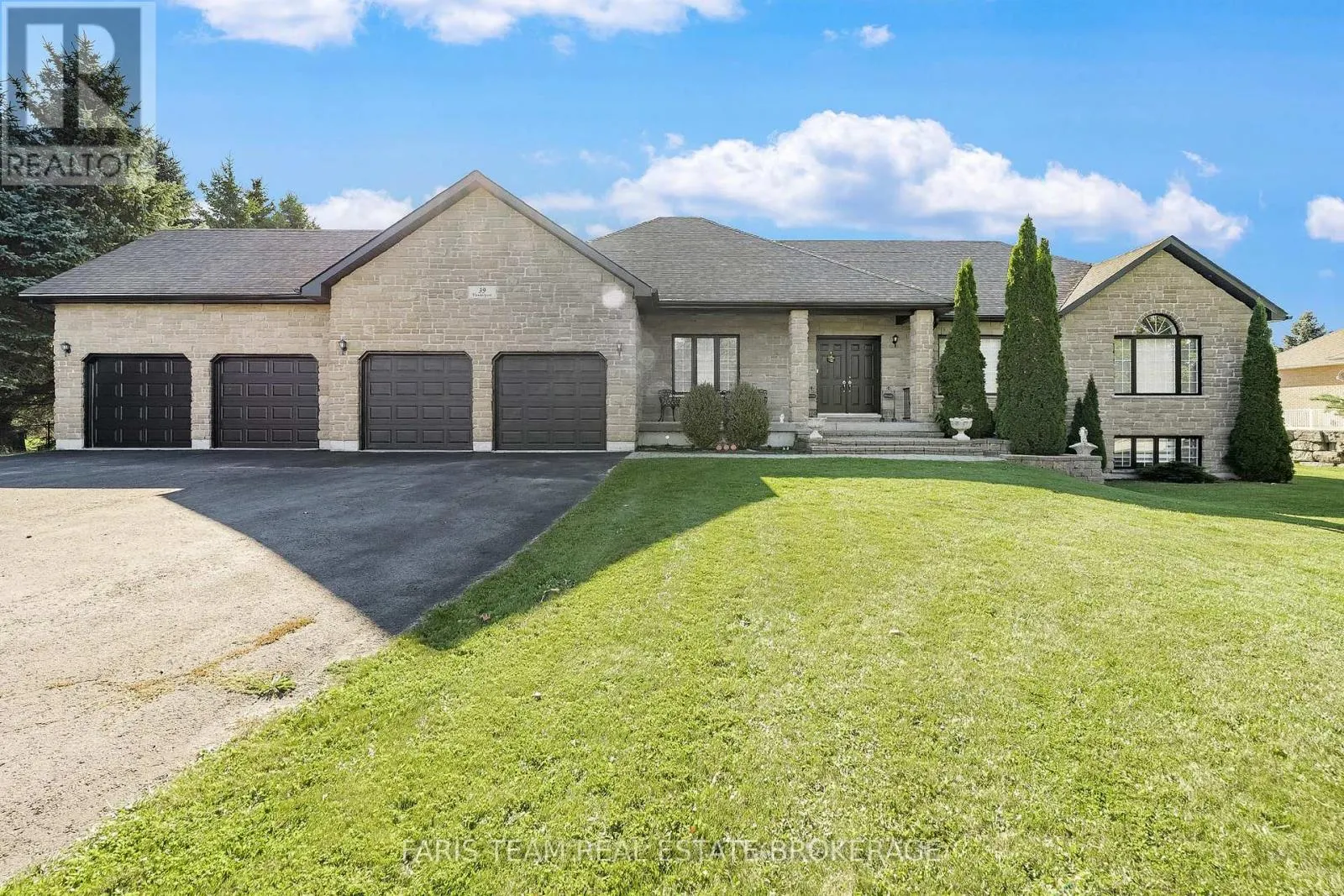 39 VANDERPOST CRESCENT