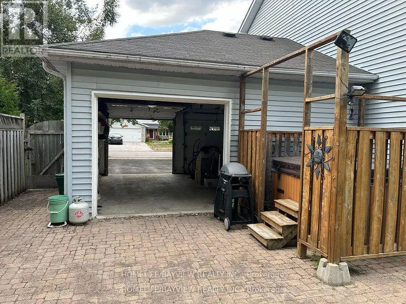 999 ANNA MARIA AVENUE