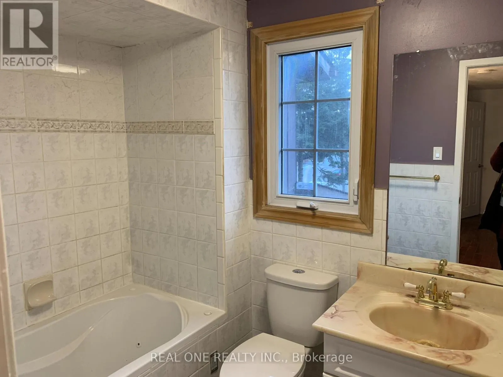 37 MIDDLETON COURT S