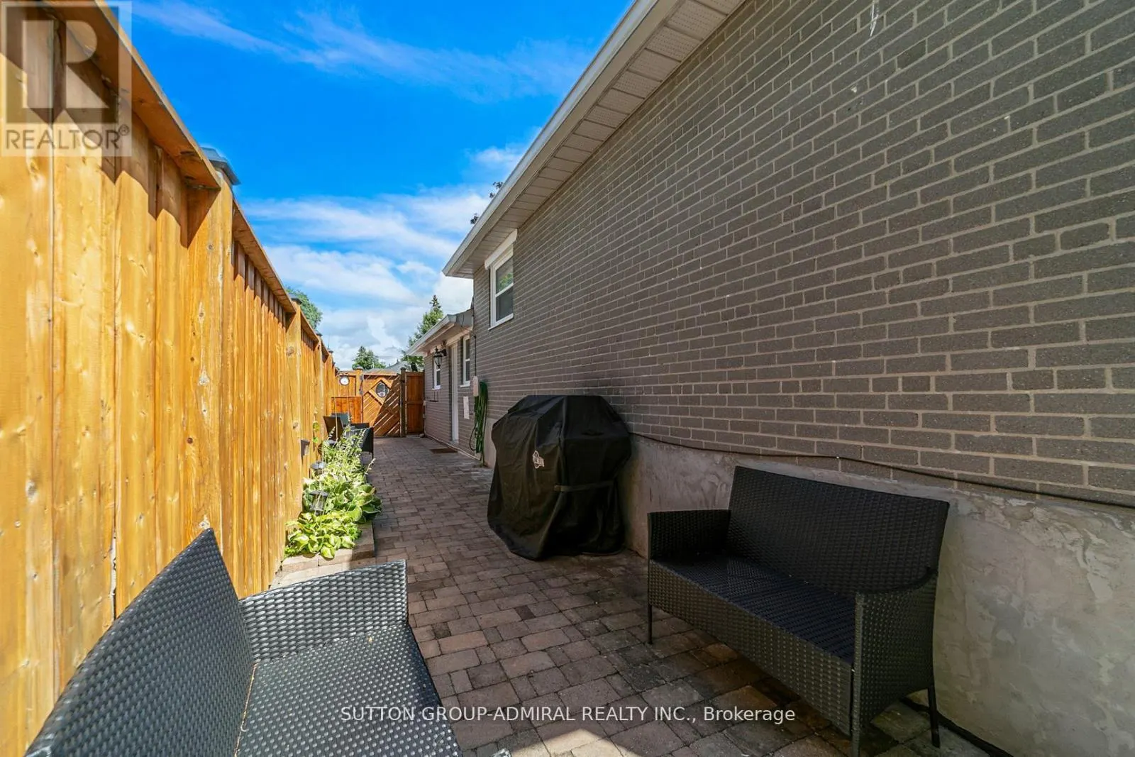 10 KITIMAT CRESCENT