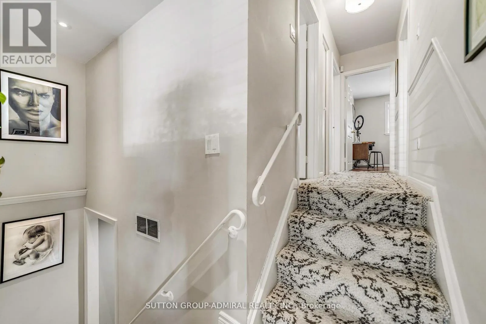 10 KITIMAT CRESCENT