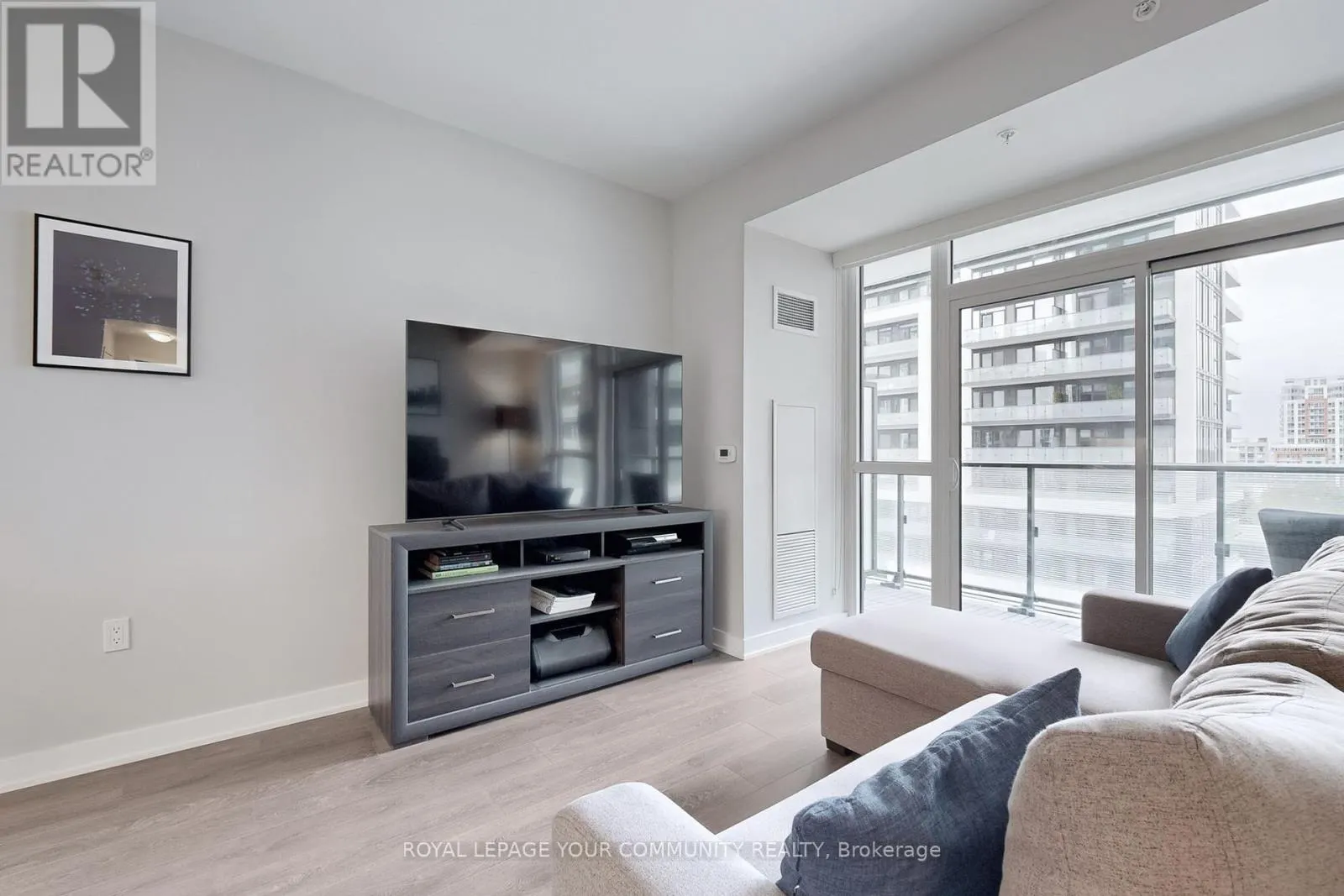 601 - 75 ONEIDA CRESCENT