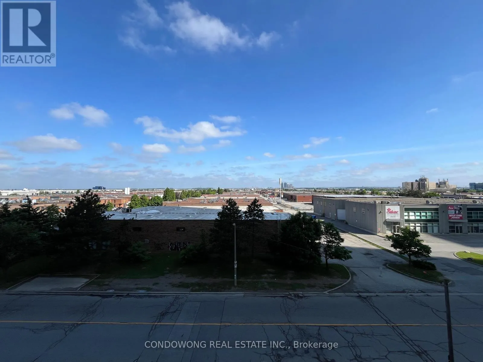 507 - 898 PORTAGE PARKWAY