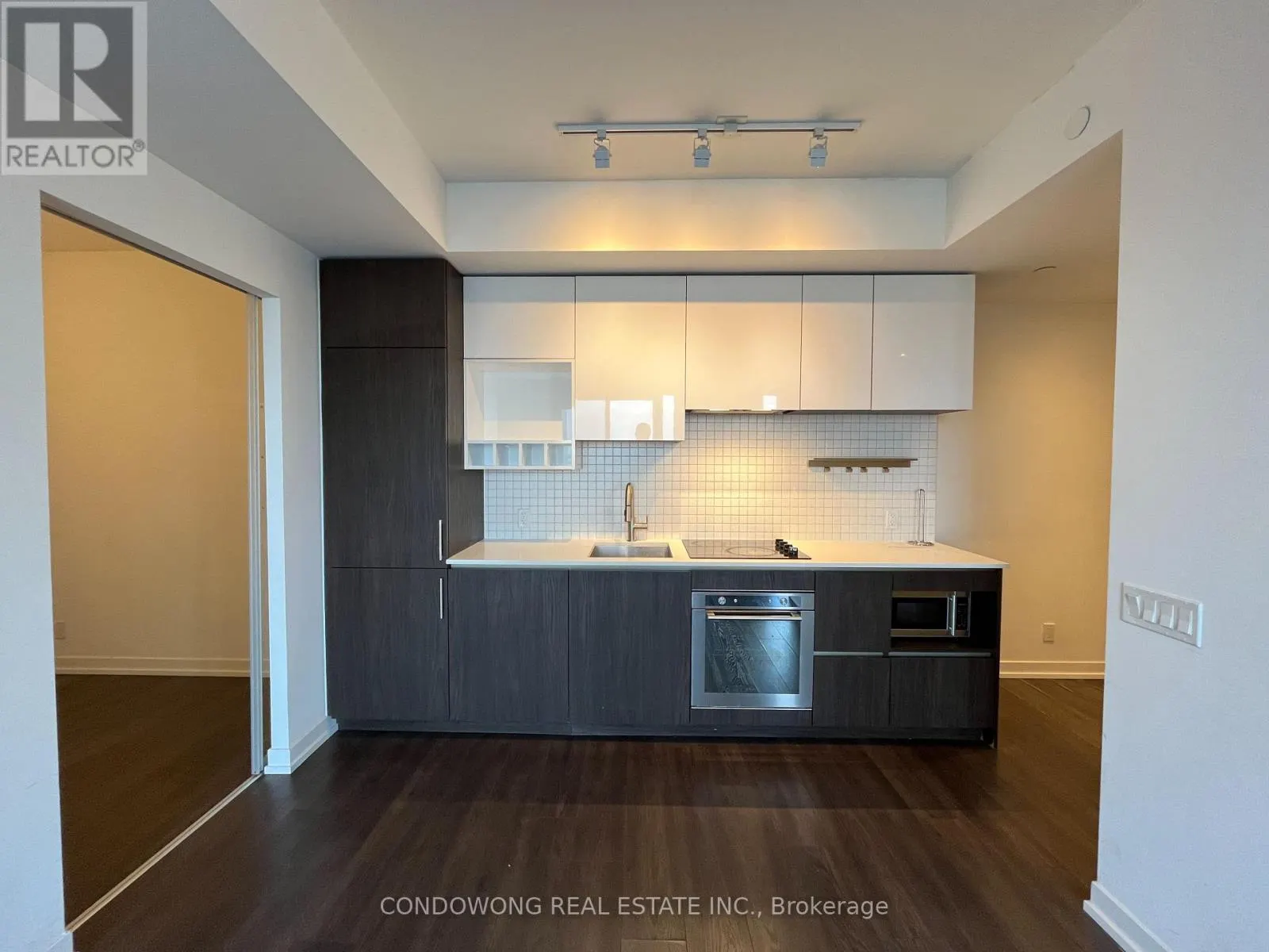 507 - 898 PORTAGE PARKWAY