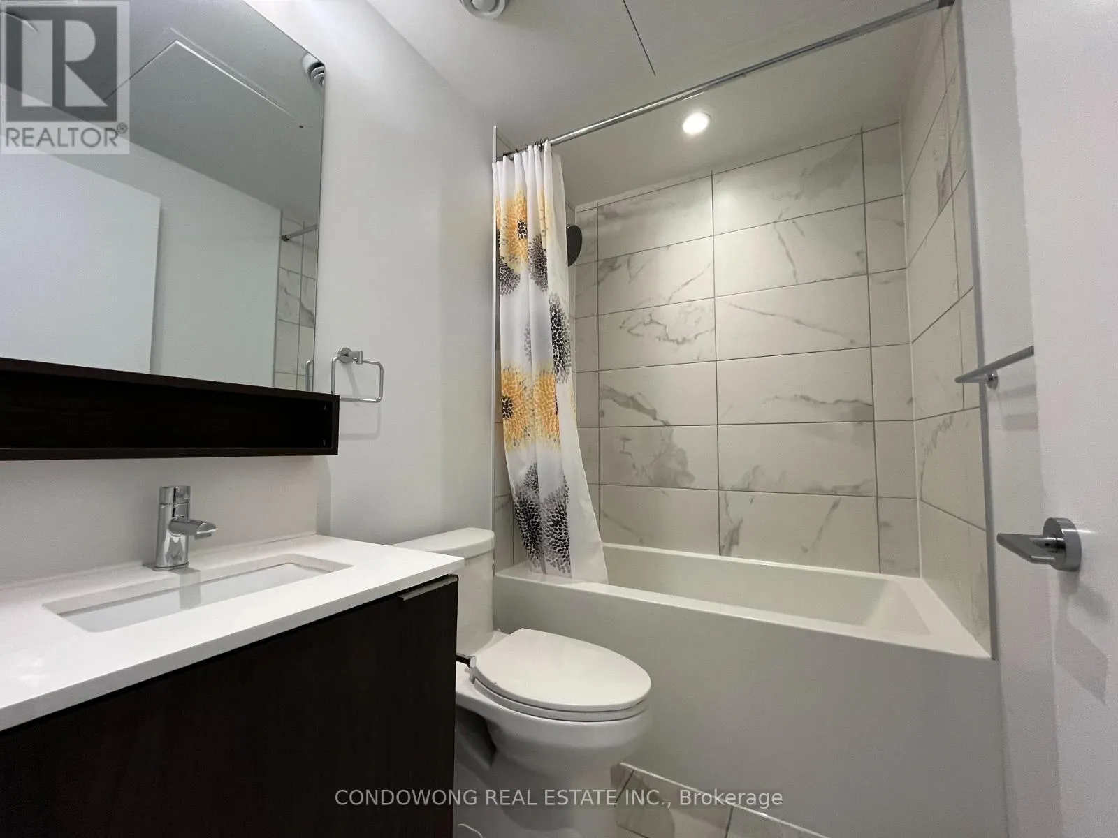 507 - 898 PORTAGE PARKWAY