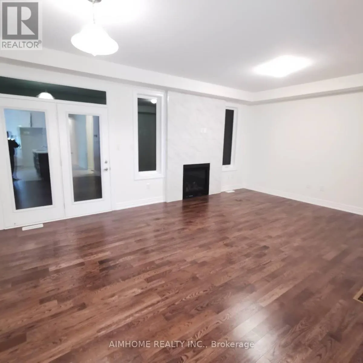 26 NAVITAS CRESCENT